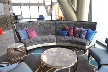 Hotell-setersofa med solid ramme og møbeltrekk